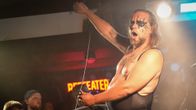 Turbonegro-coverbändi Don & Takakarvaajat esiintyy. 