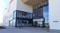 Kemin Lumilinnan vastaanottorakennus ja ympärivuotinen Lumilinna.
