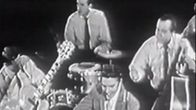 Elvis Presley esiintymässä