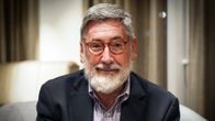 Elokuvaohjaaja ja -tuottaja John Landis. 