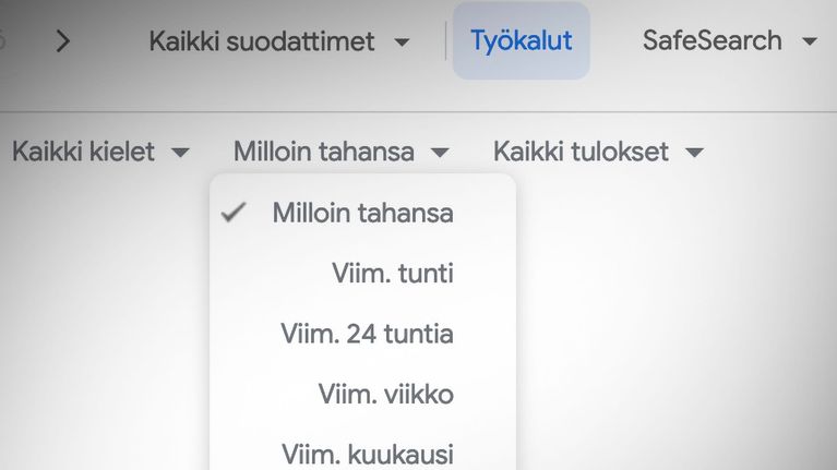 Kuvakaappaus Googlen asetuksista, joissa Työkalut-valikosta pystyy säätämään haun aikaväliä.