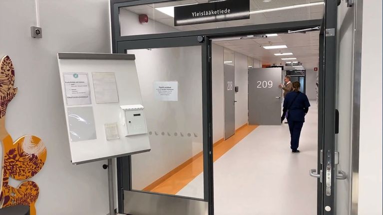 Sisäänkäynti yleislääketieteen poliklinikalle Kainuun keskussairaalassa.