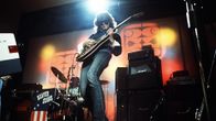 Albert Järvinen soittaa Tavastia-klubilla (1974).
