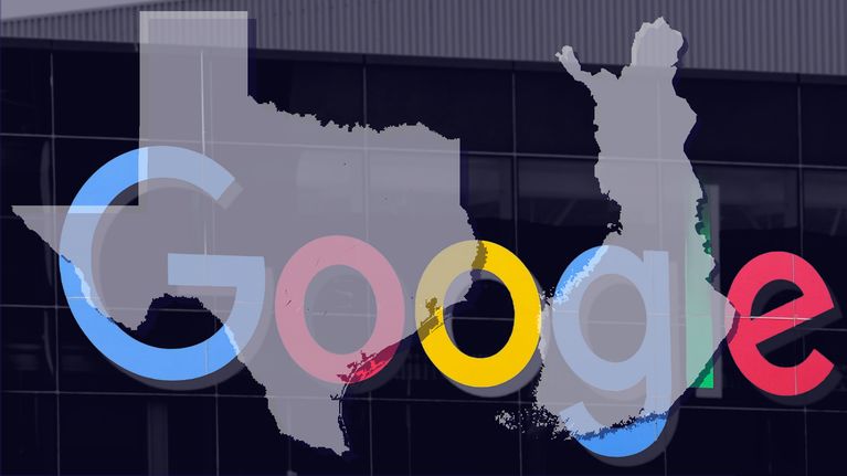 Googlen logo talon seinässä, sen päällä Texasin ja Suomen karttojen ääriviivat.