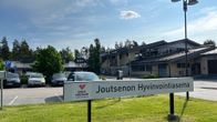 Joutsenon hyvinvointiasema aurinkoisena kesäpäivänä.