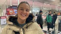 Espoolainen Stina Suominen kauppakeskus Sellon Citymarketin kalatiskin jonossa.