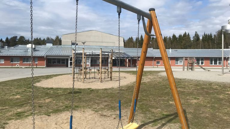 Länsinummen koulu.