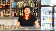 Palanut Lissun BAR, baaritiskin takana.