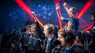 SJ Gaming juhlii kierroksen voittoa Arctic Invitational -tapahtumassa.
