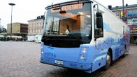 Kotkan kirjastoauto Ilona kuvattuna Kotkan kauppatorilla. 