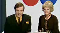 Heikki Kahila ja Teija Sopanen juontavat Neuvonnallinen väri-iltapäivä -ohjelmaa 8.11.1970.