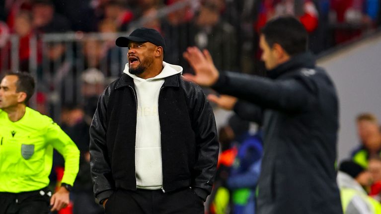 Vincent Kompany Bayernin päävalmentajana ottelussa Arsenalia vastaan.