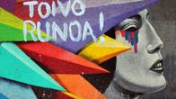 Toivo runoa! Teksti värikkään graffitikuvan päällä
