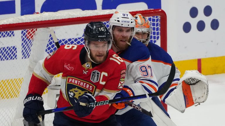 Aleksander Barkov ja Connor McDavid lähikuvassa.