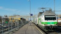 VR:n Inter City 2 -henkilöjuna Turun päärautatieasemalla, jonka edustalla ratatyömaa.
