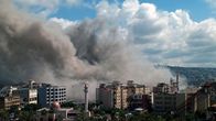 Savua nousee Sidonin kaupungista eteläisessä Libanonissa Israelin ilmahyökkäyksen jälkeen.