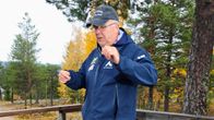 Reijo Jylhä tanssii yksin valssia.