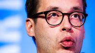 SFP:s riksdagsledamot Henrik Wickström i närbild. 