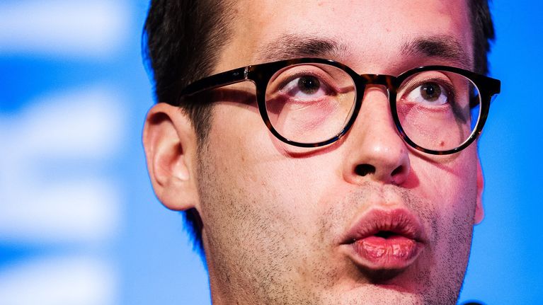 SFP:s riksdagsledamot Henrik Wickström i närbild. 