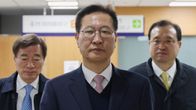 Entinen oikeusministeri Park Sung-jae saapumassa oikeuteen.