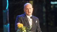 Antti Järvi puhumassa.