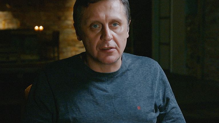 Igor Kekshin istuu tuolissa.