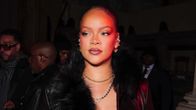 Rihanna muotinäytöksen yleisössä.