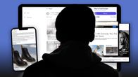 Tumma hahmo näytön edessä, katselee nettiuutisia.