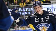Patrik Puistola firar mål.
