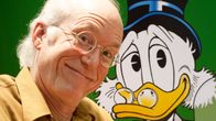 Don rosa, en man i brun skjorta, bredvid en bild av Joakim von Anka.