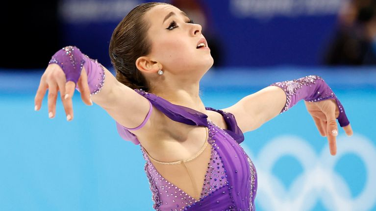 Kamila Valijeva Pekingin olympialaisissa taitoluistelun lyhytohjelmassa.