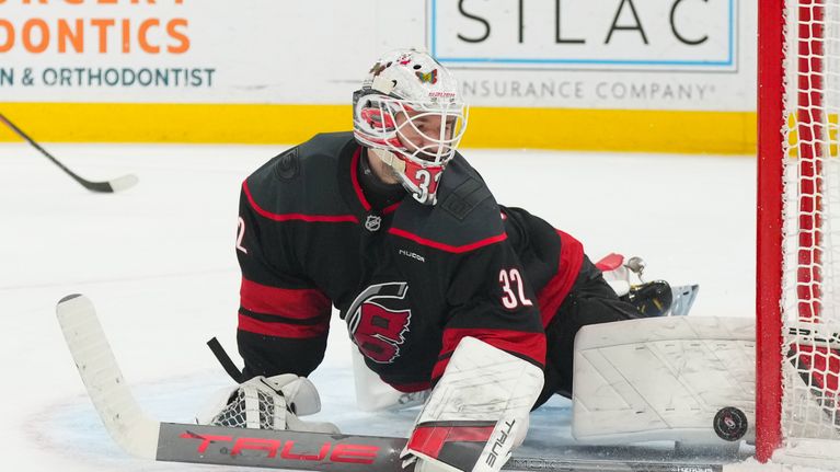 Carolinan tulokasvahti Brandon Bussi on torjunut NHL:n 22 ensimmäisestä pelistään 18 voittoa - enemmän kuin kukaan muu. 