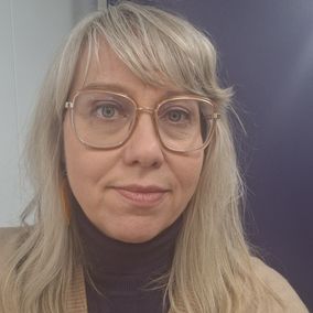 Kuvassa toimittaja Suvi Vesalainen.