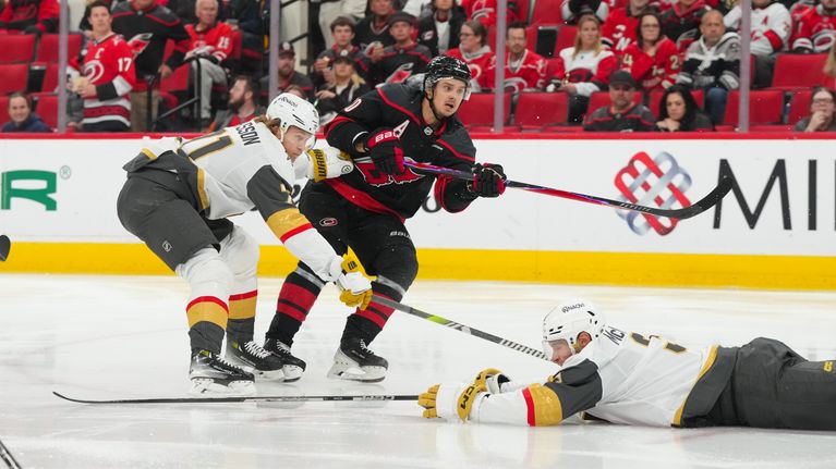Sebastian Aho ottelussa Vegasia vastaan.