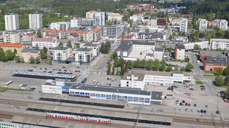 Kouvolan rautatieasema ja keskustaa.