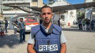 Kuvakaappaus näyttää Al-Jazeeran Anas al-Sharifin puhumassa AFP:n haastattelussa Gazan kaupungissa 1. elokuuta 2024.