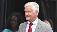 Kansainvälisen yleisurheiluliiton arviointikomitean puheenjohtaja Antti Pihlakoski poseeraa.