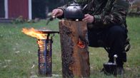 Retkikeittimillä valmistuu ruoka nopeasti.