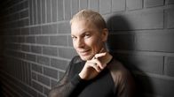 Antti Tuisku poseeraa