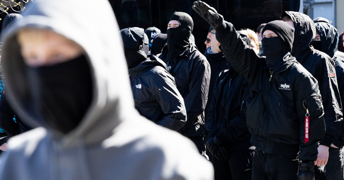 Uutta tietoa Sinimustan liikkeen vappumarssista Tampereella: Poliisi tutkii kahta uutta pahoinpitelyä