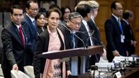 Suu Kyi Haagin tuomioistuimen salissa.