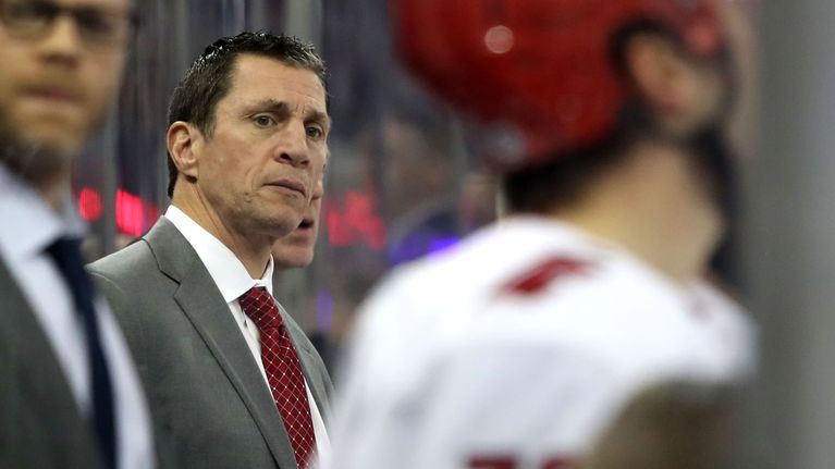 Rod Brind'Amour valmentaa Carolina Hurricanesia.