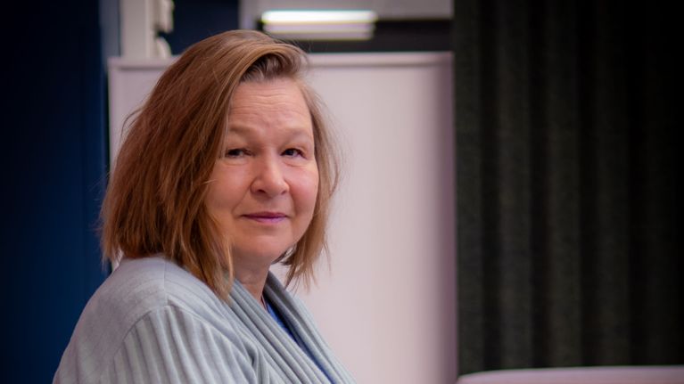 Kuvassa on Outi Honkatukia.