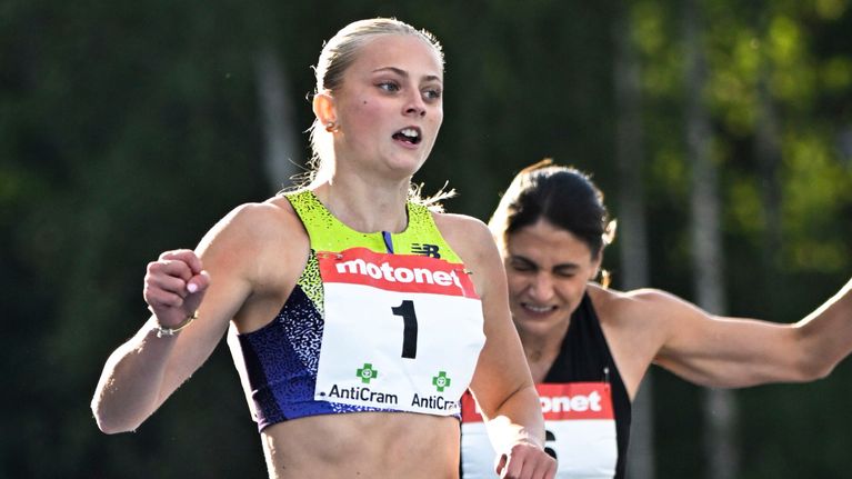 Nora Lindahl löper 100 meter i Esbo 2026.