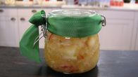 Äpplechutney i en glasburk i Strömsö köket