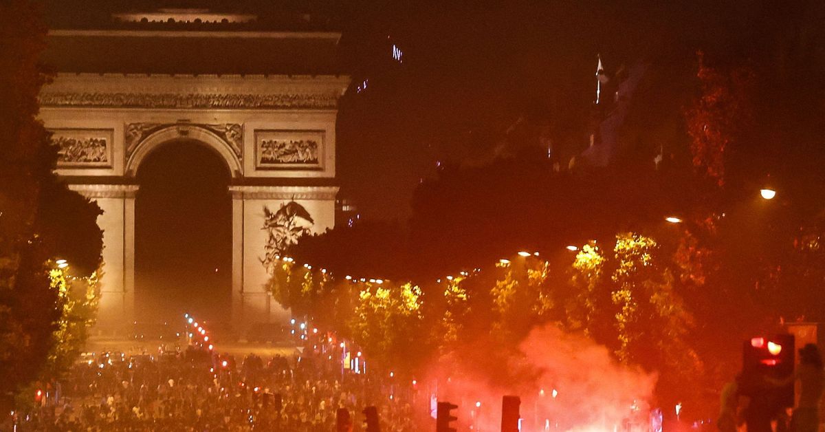 Pariisissa jälleen rajuja mellakoita ranskalaisseura PSG:n Mestarien liigan voiton jälleen