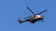 Rajavartiolaitoksen helikopteri taivaalla.