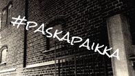 Kuvassa teksti "Paska paikka".