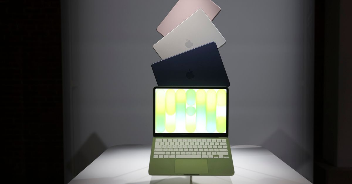 Uusi Macbook voi jäädä haaveeksi – kauppojen hyllyt ammottavat tyhjyyttään