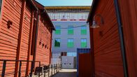 Oulun Kauppatorin laidalla sijaitsevan Torihotellin kohtalo on edelleen auki. Kuvat otettu 15.5.2024.